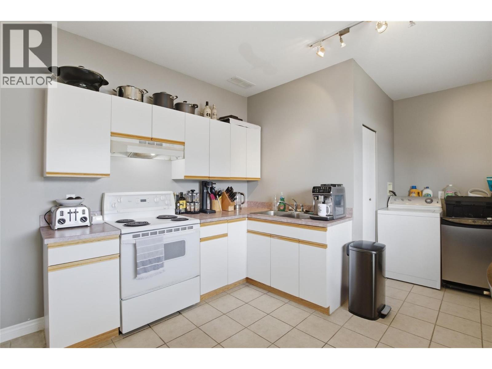 5245 Sutherland Road, Peachland, British Columbia  V0H 1X2 - Photo 41 - 10383585