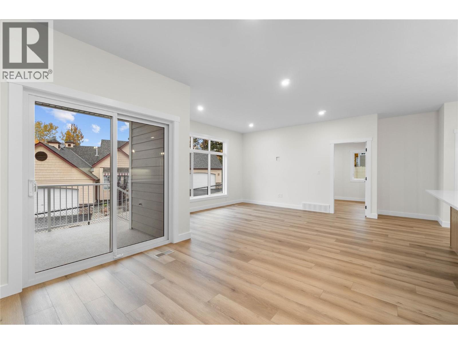 231 20 Street Ne Unit# 10, Salmon Arm, British Columbia  V1E 2Z7 - Photo 32 - 10383573