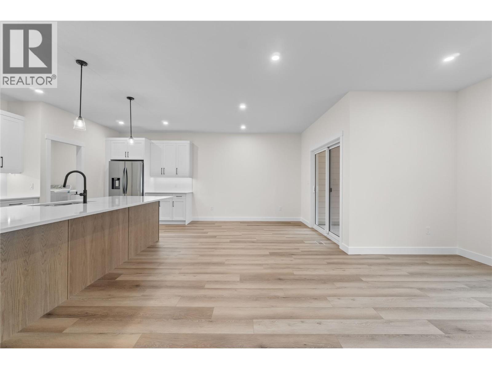 231 20 Street Ne Unit# 10, Salmon Arm, British Columbia  V1E 2Z7 - Photo 36 - 10383573