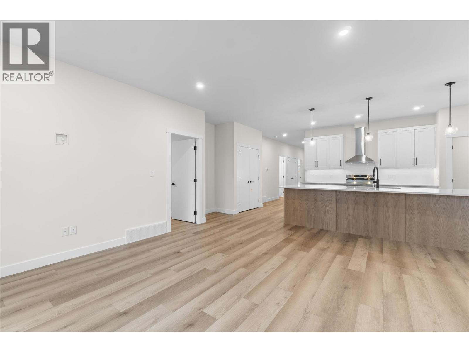 231 20 Street Ne Unit# 10, Salmon Arm, British Columbia  V1E 2Z7 - Photo 39 - 10383573