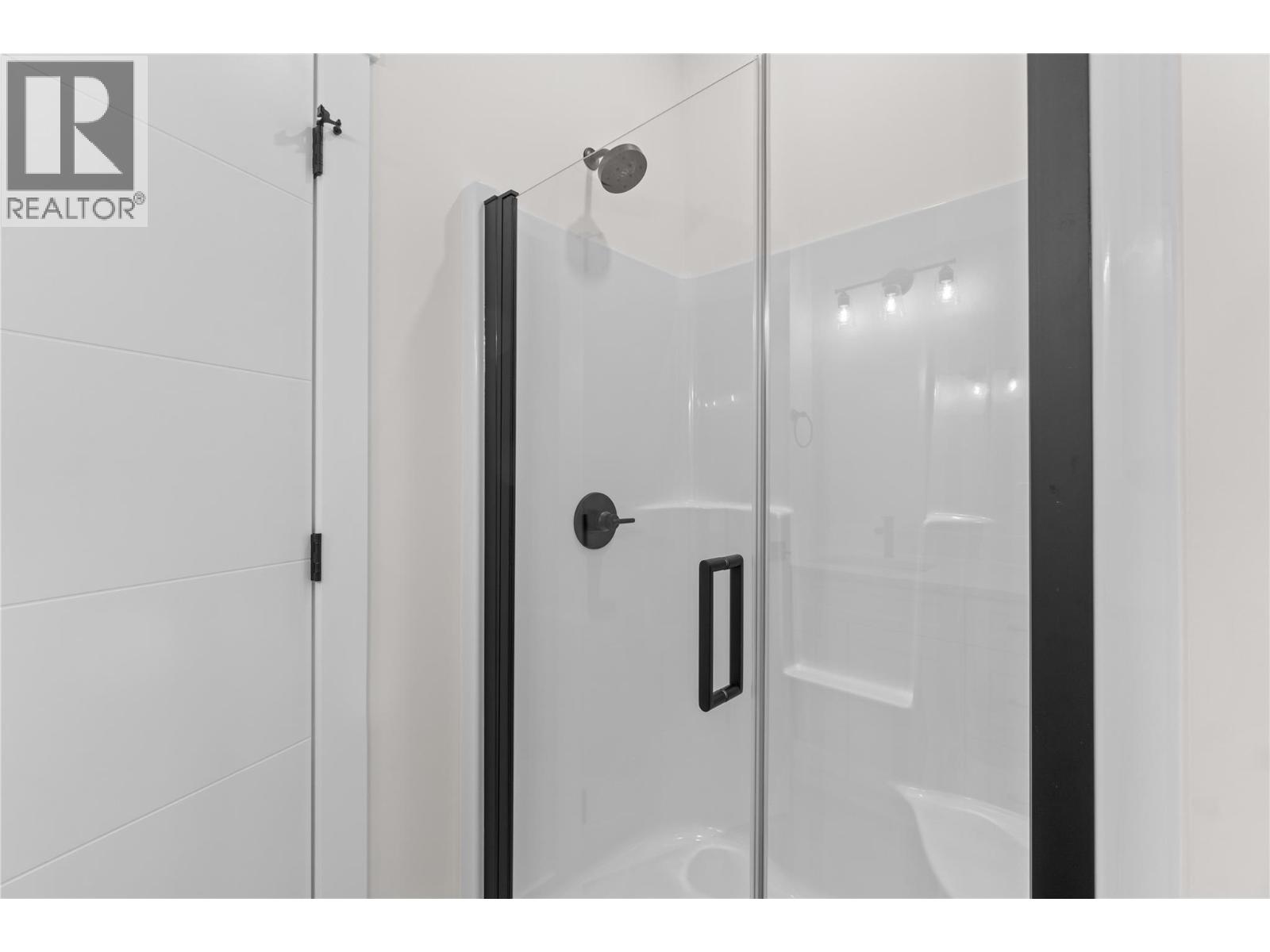 231 20 Street Ne Unit# 10, Salmon Arm, British Columbia  V1E 2Z7 - Photo 5 - 10383573