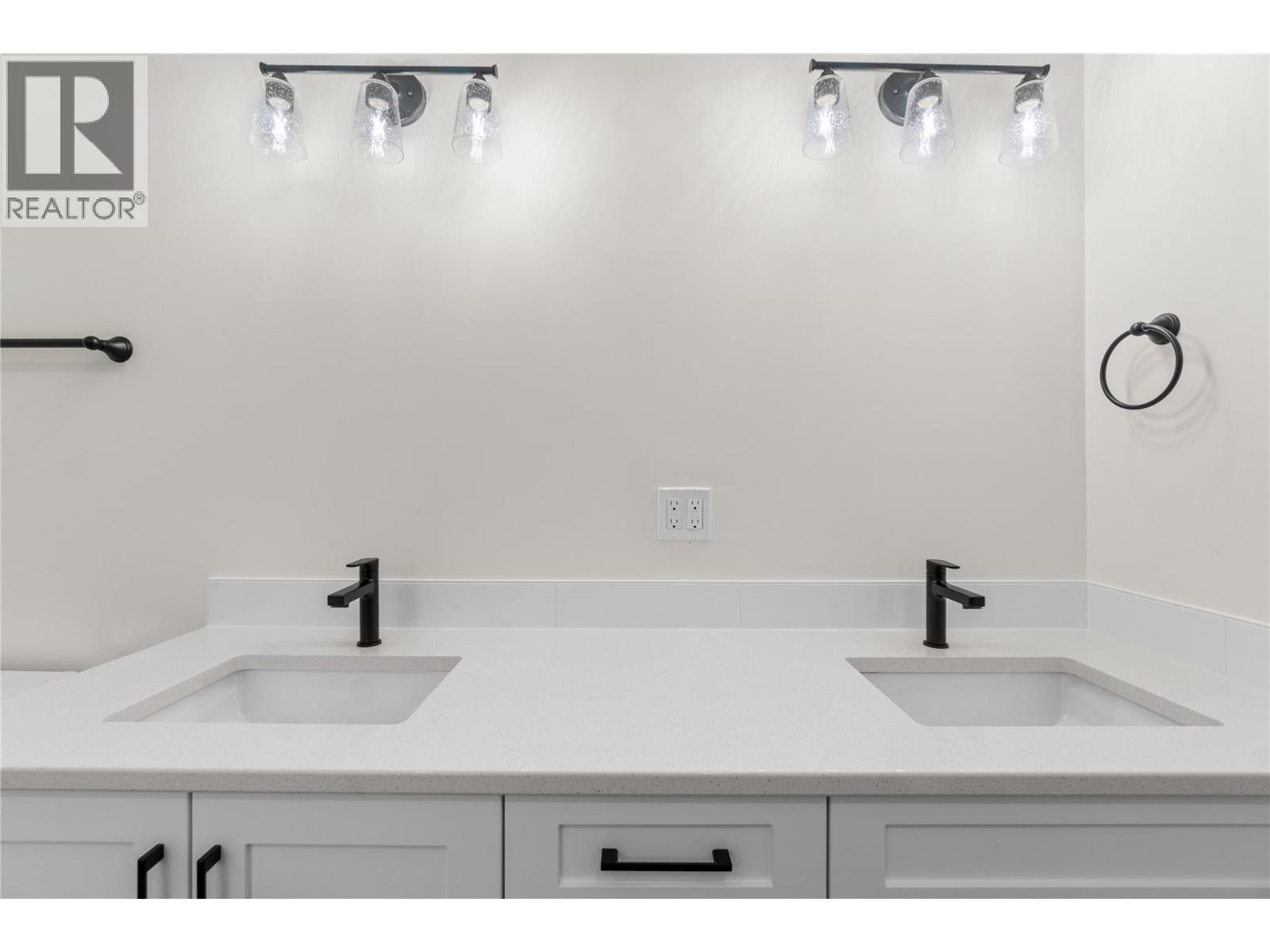 231 20 Street Ne Unit# 10, Salmon Arm, British Columbia  V1E 2Z7 - Photo 6 - 10383573