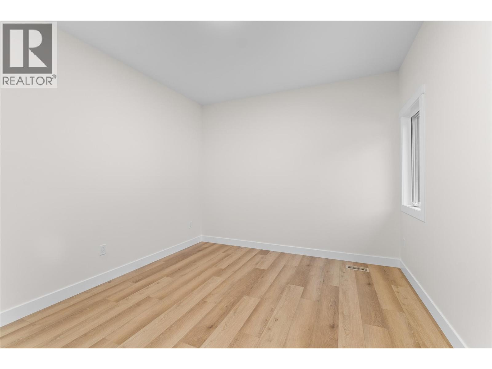 231 20 Street Ne Unit# 10, Salmon Arm, British Columbia  V1E 2Z7 - Photo 9 - 10383573