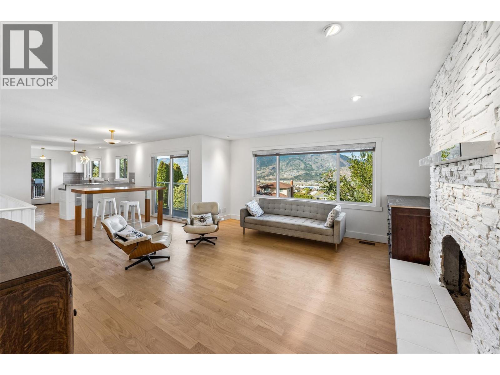 162 Dartmouth Place, Penticton, British Columbia  V2A 7S4 - Photo 2 - 10383589