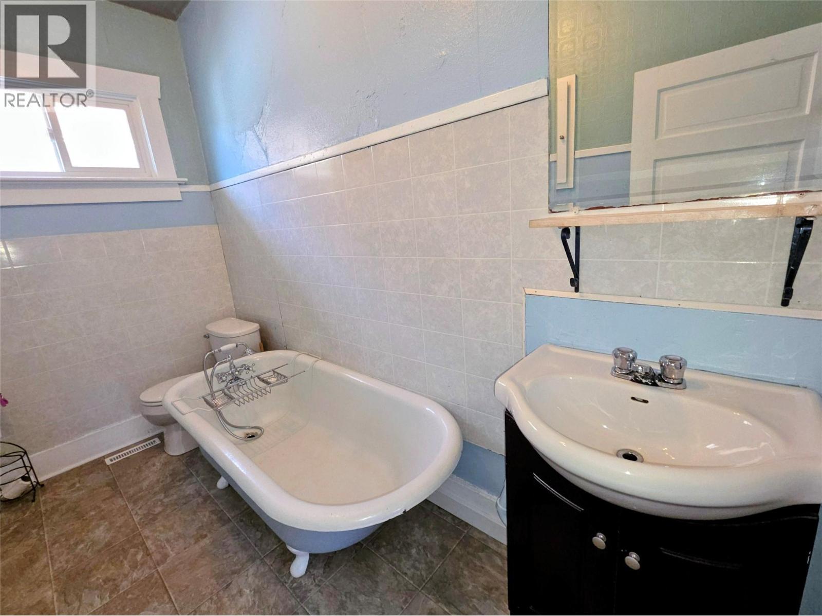 1497 Second Avenue, Trail, British Columbia  V1R 1M1 - Photo 11 - 10383352