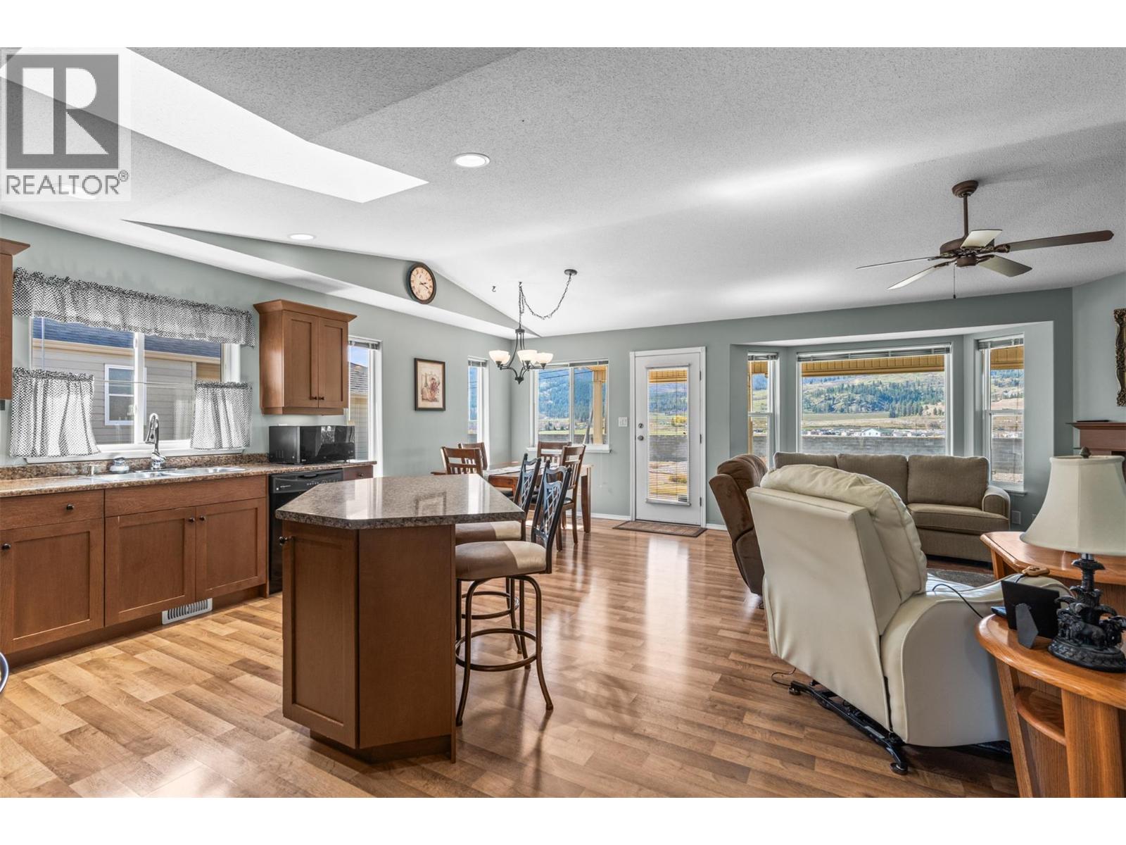 1131 1 Street N, Vernon, British Columbia  V1H 1Z1 - Photo 14 - 10382769