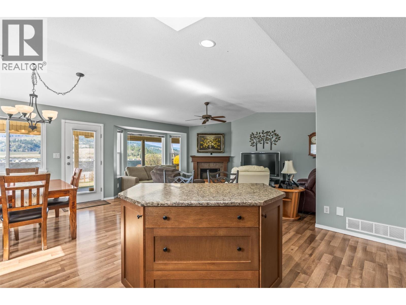 1131 1 Street N, Vernon, British Columbia  V1H 1Z1 - Photo 19 - 10382769