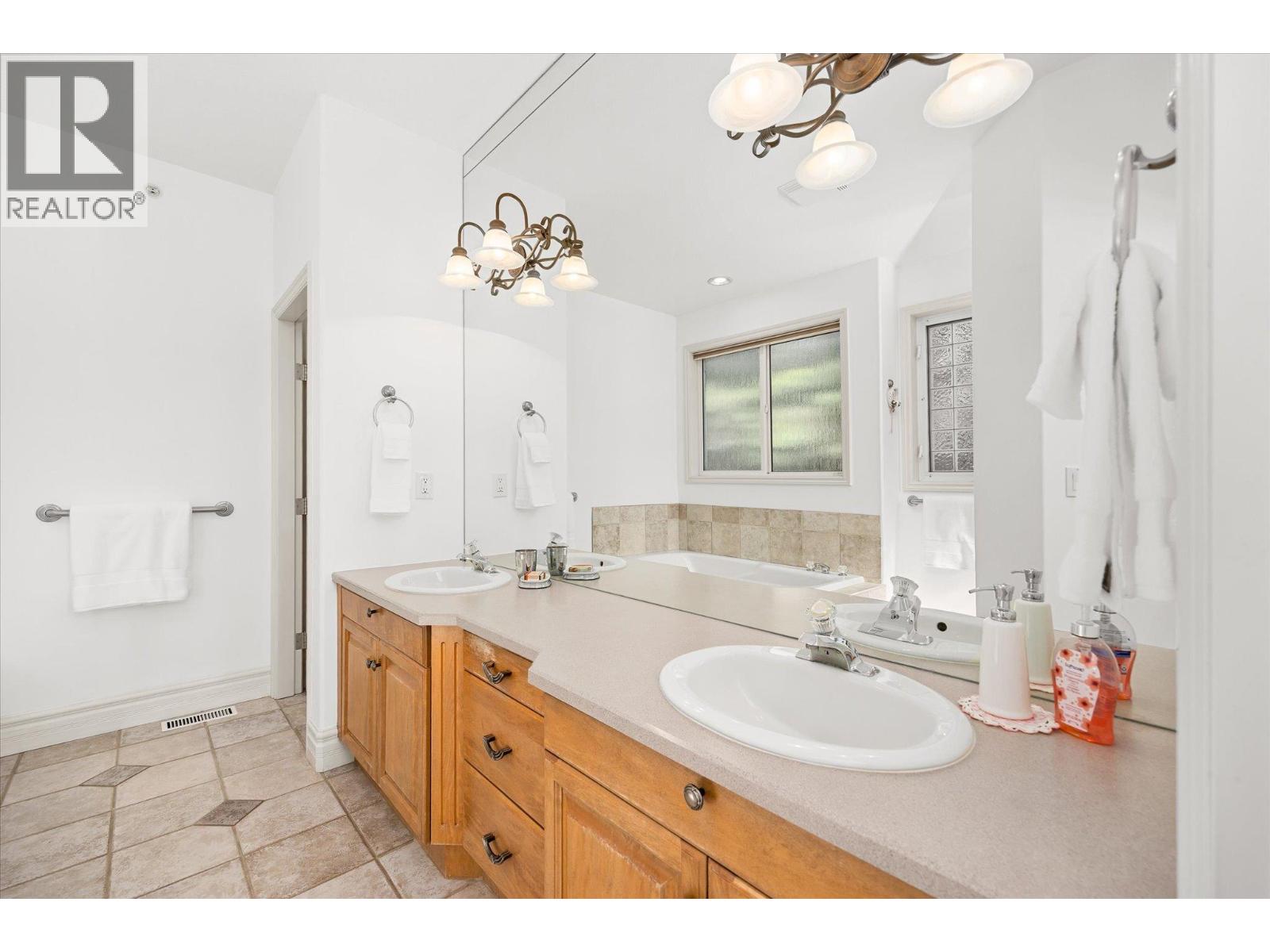 6157 Gillam Crescent, Peachland, British Columbia  V0H 1X4 - Photo 35 - 10383316