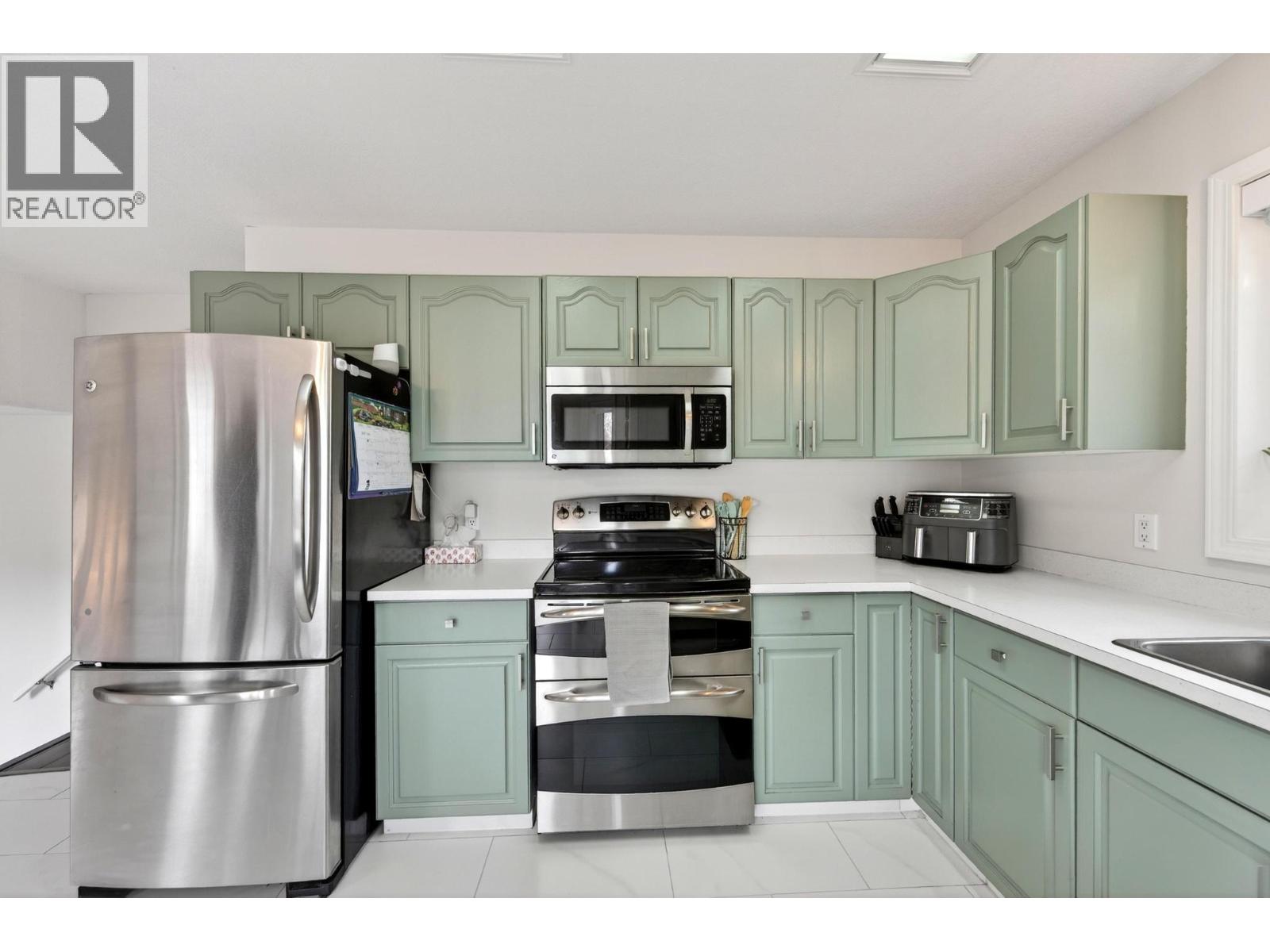 511 10th  S Street, Golden, British Columbia  V0A 1H0 - Photo 8 - 10383609