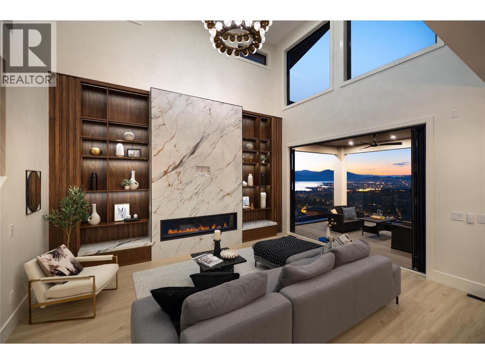 1016 Emslie Street, Kelowna, British Columbia  V1W 0C3 - Photo 1 - 10383477