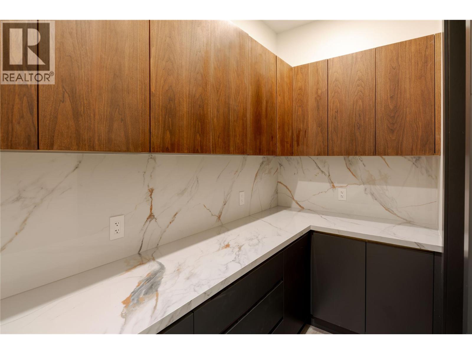 1016 Emslie Street, Kelowna, British Columbia  V1W 0C3 - Photo 16 - 10383477