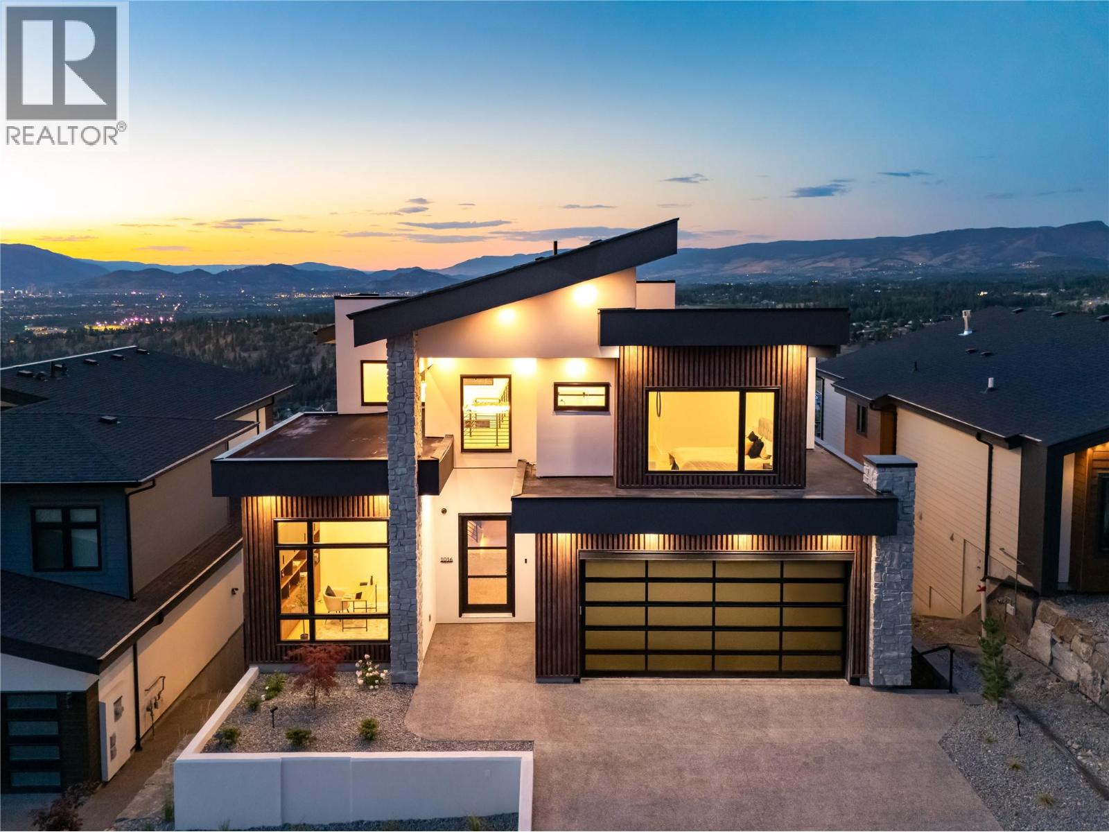 1016 Emslie Street, Kelowna, British Columbia  V1W 0C3 - Photo 2 - 10383477