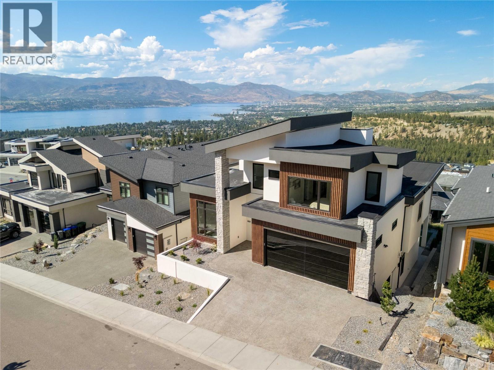 1016 Emslie Street, Kelowna, British Columbia  V1W 0C3 - Photo 3 - 10383477