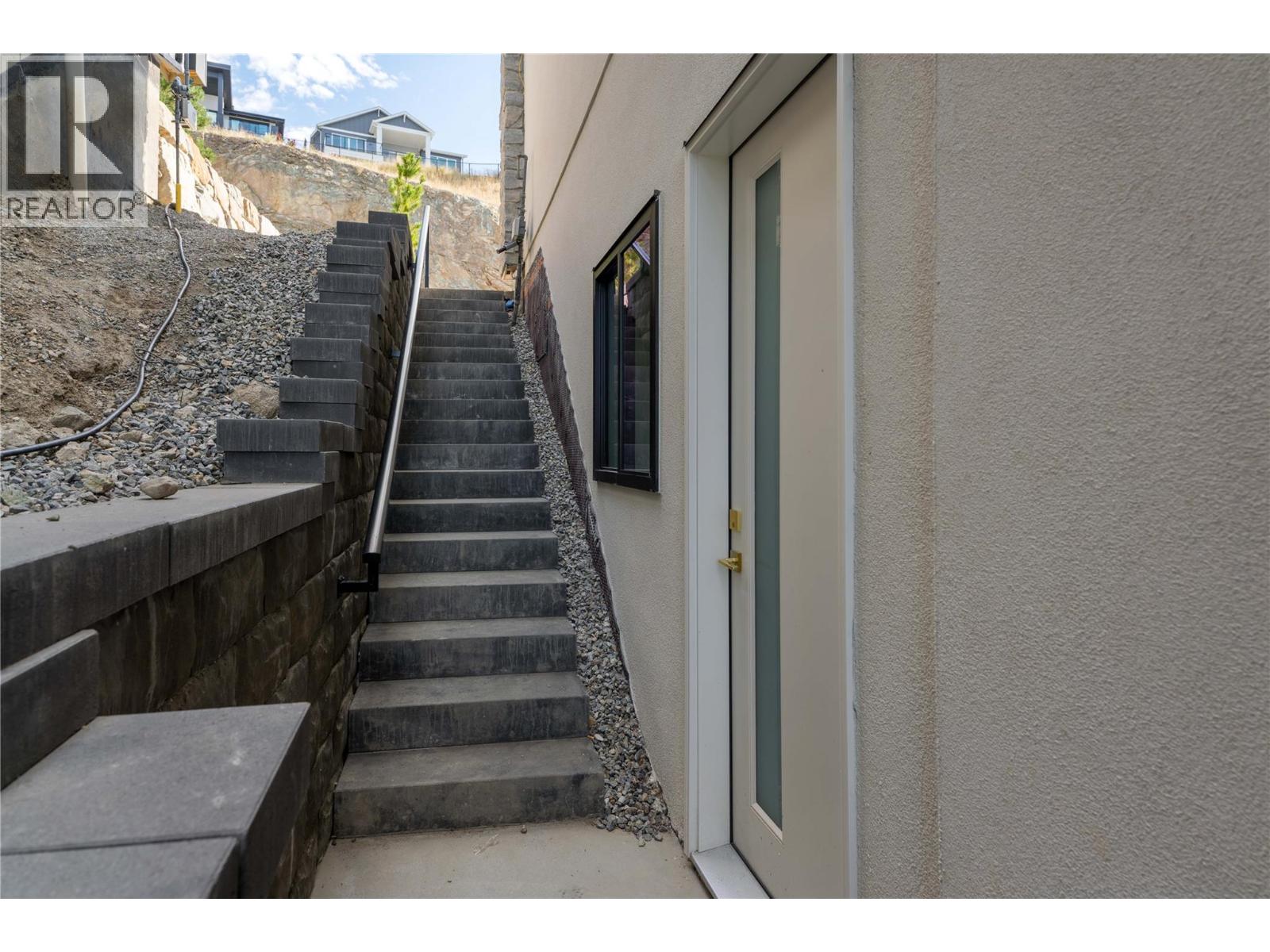 1016 Emslie Street, Kelowna, British Columbia  V1W 0C3 - Photo 57 - 10383477