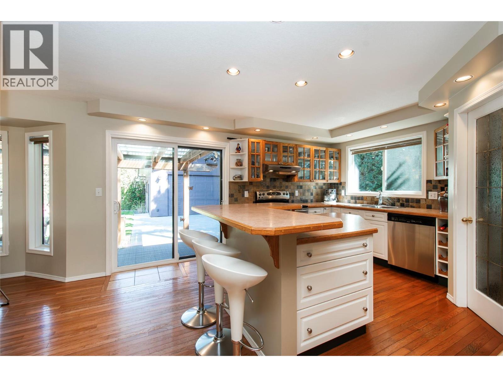 916 Powell Beach Road, Summerland, British Columbia  V0H 1Z9 - Photo 3 - 10383377