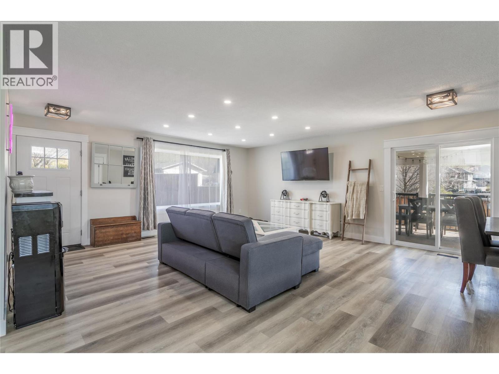 1559 Duncan Court, Kelowna, British Columbia  V1P 1L2 - Photo 5 - 10381776