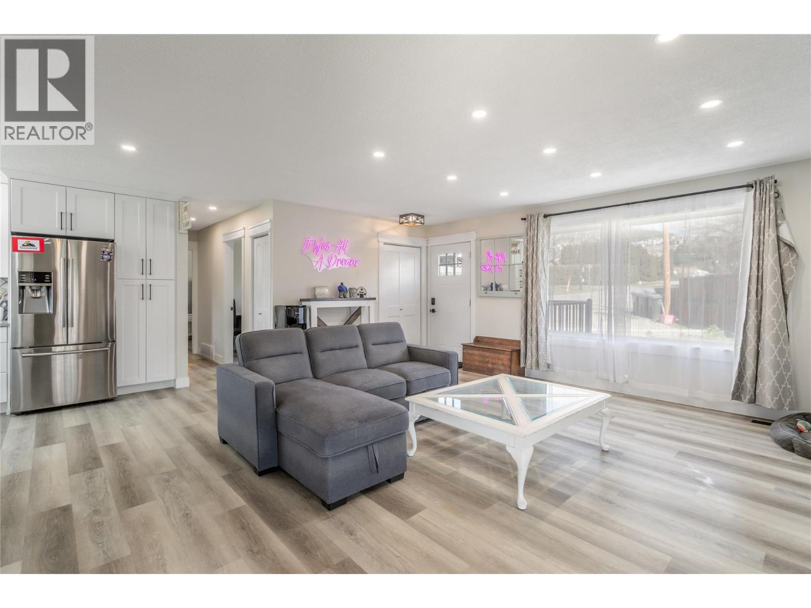 1559 Duncan Court, Kelowna, British Columbia  V1P 1L2 - Photo 6 - 10381776