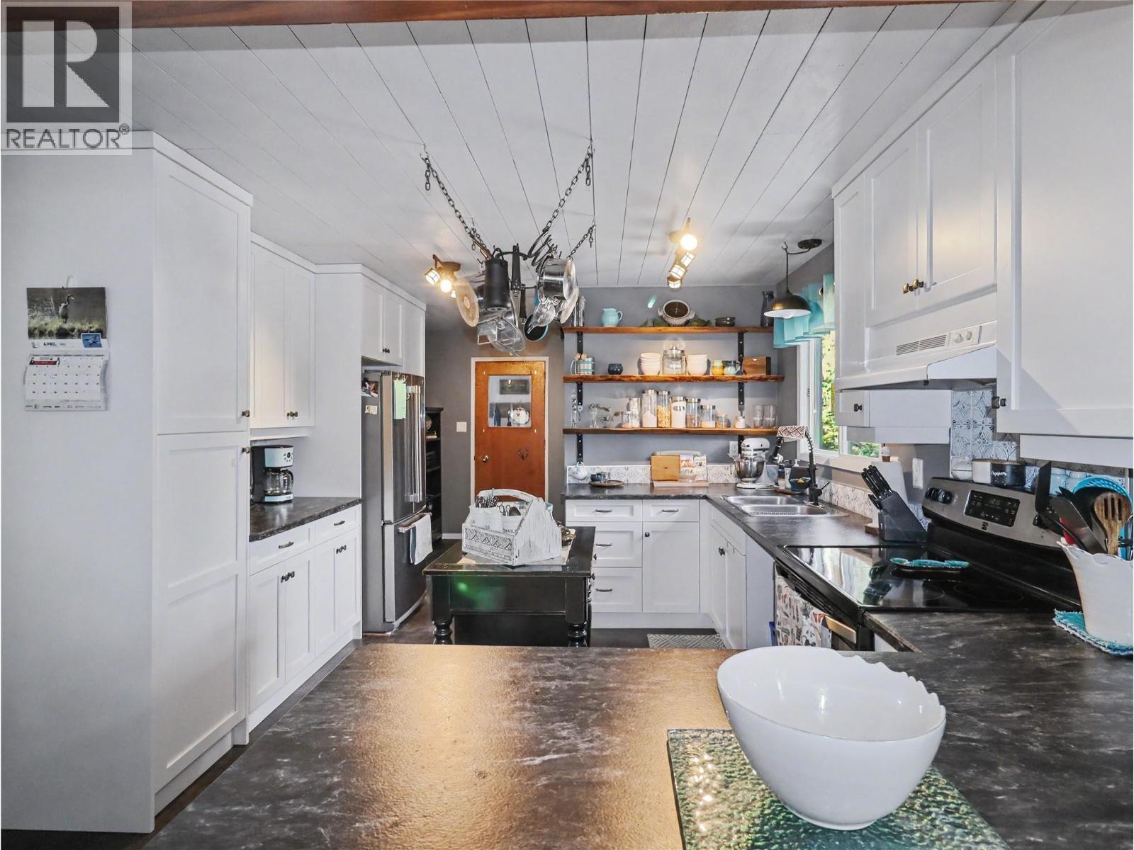 12050 3 Highway, Greenwood, British Columbia  V0H 1J0 - Photo 18 - 10383630