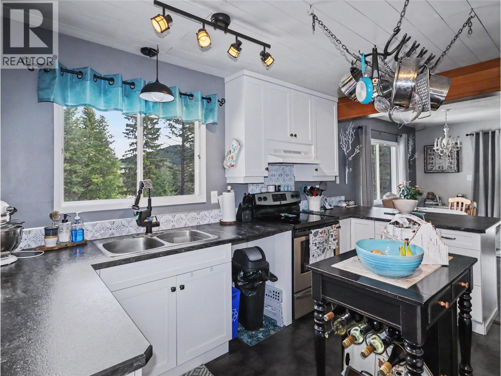 12050 3 Highway, Greenwood, British Columbia  V0H 1J0 - Photo 21 - 10383630