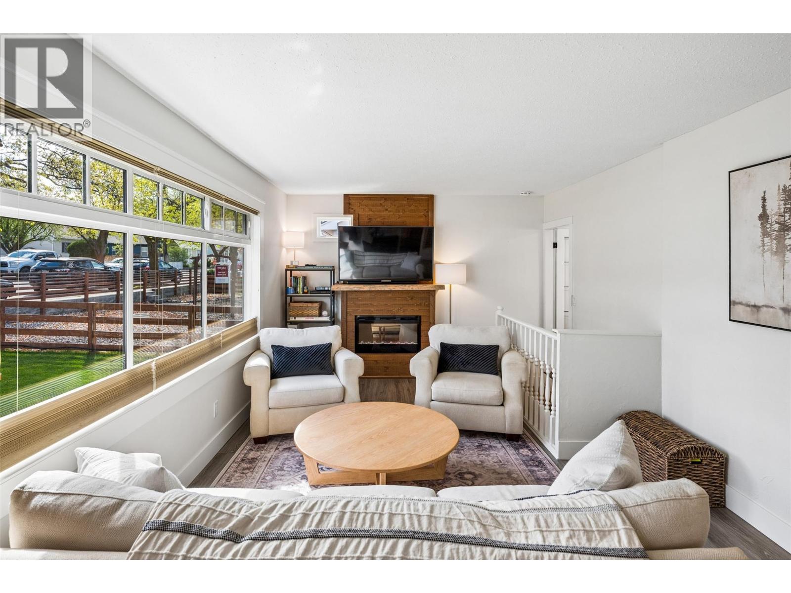 1111 Kilwinning Street, Penticton, British Columbia  V2A 4N9 - Photo 4 - 10383631