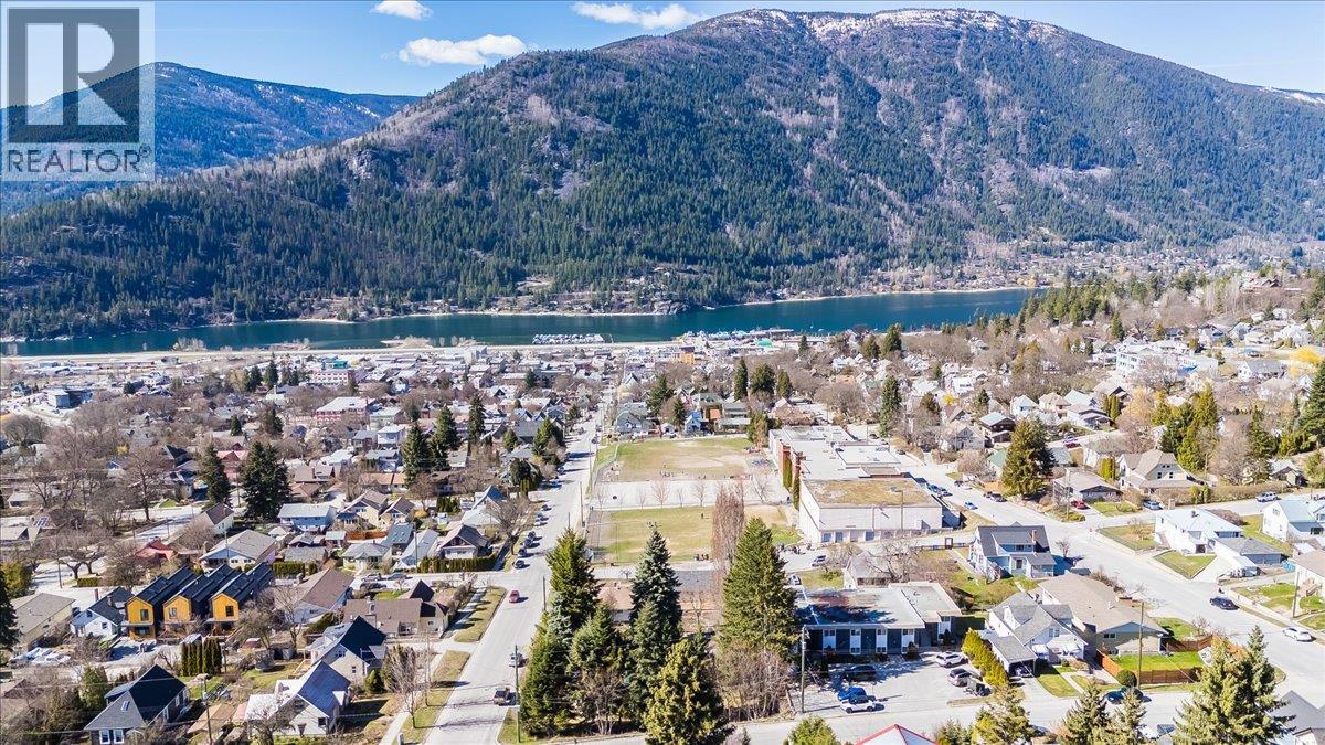 605 & 607 Gore Street, Nelson, British Columbia  V1L 1Y2 - Photo 9 - 10383325