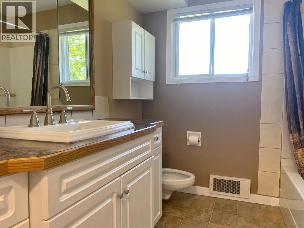 7437 Valley Heights Drive, Grand Forks, British Columbia  V0H 1H0 - Photo 13 - 10383577