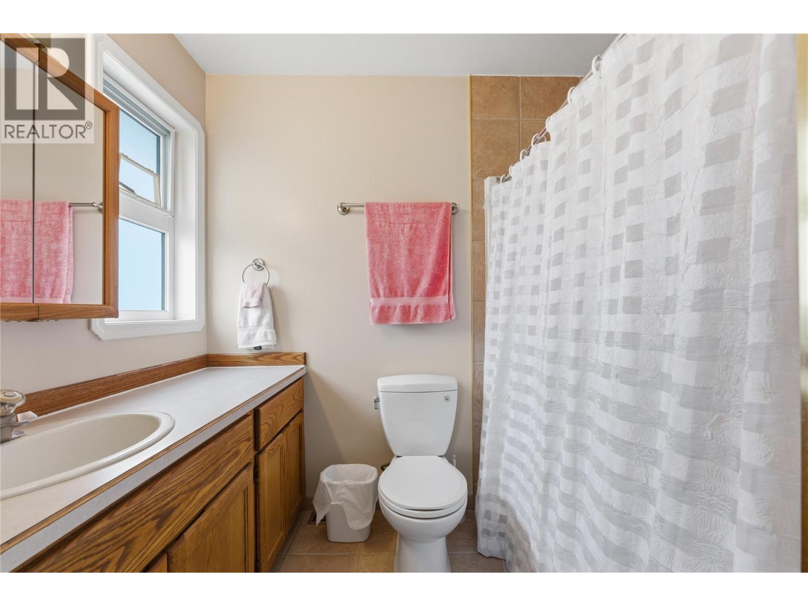 2160 Okanagan Street, Armstrong, British Columbia  V4Y 0C4 - Photo 19 - 10383437