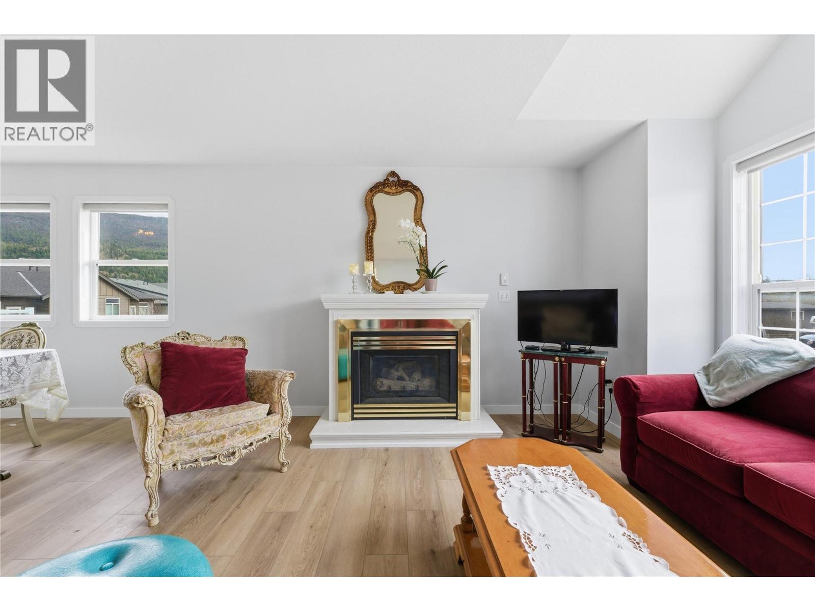 2160 Okanagan Street, Armstrong, British Columbia  V4Y 0C4 - Photo 8 - 10383437