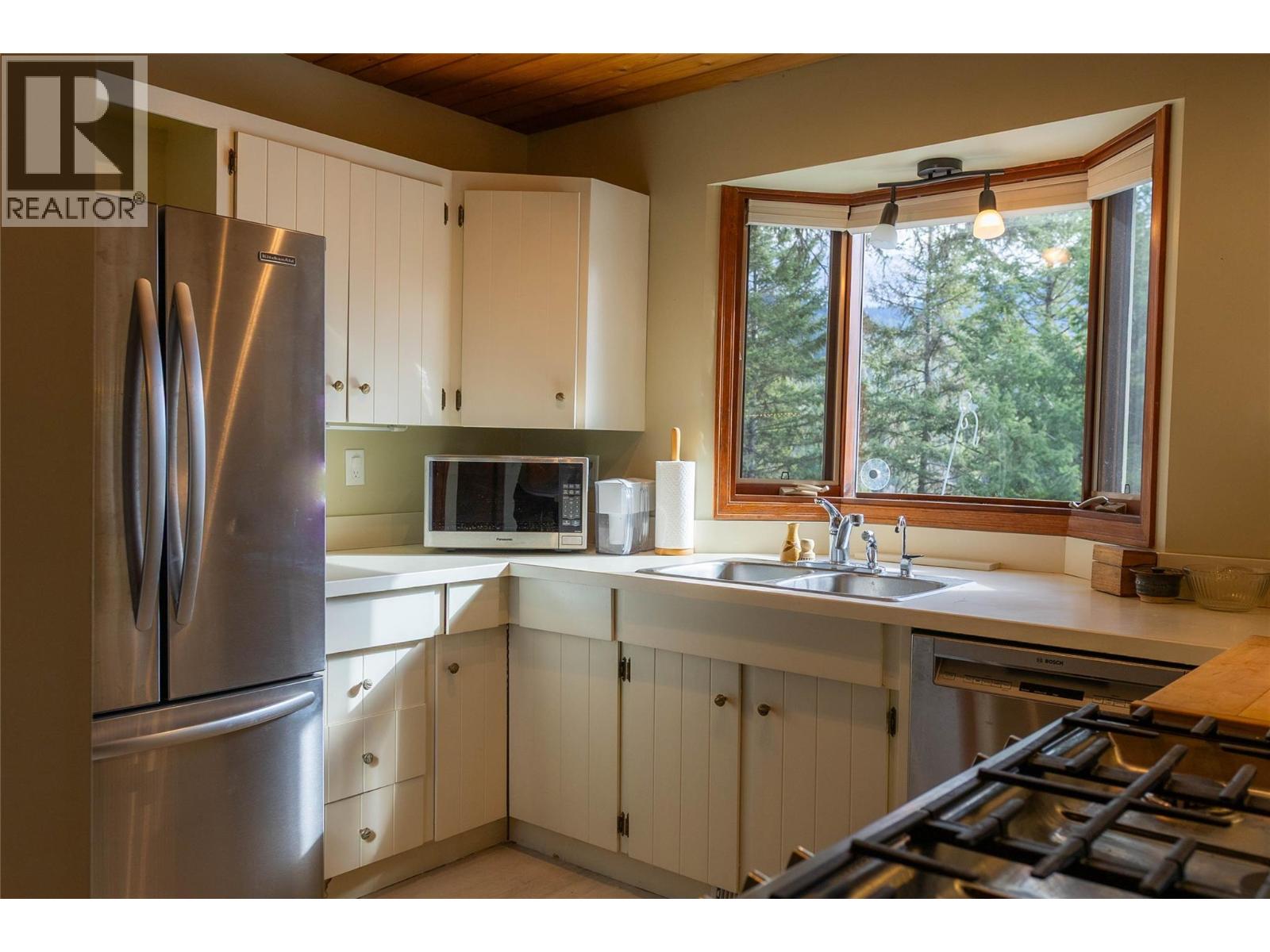 1920 Lakeview Drive, Kamloops, British Columbia  V0E 1Z1 - Photo 8 - 10383554