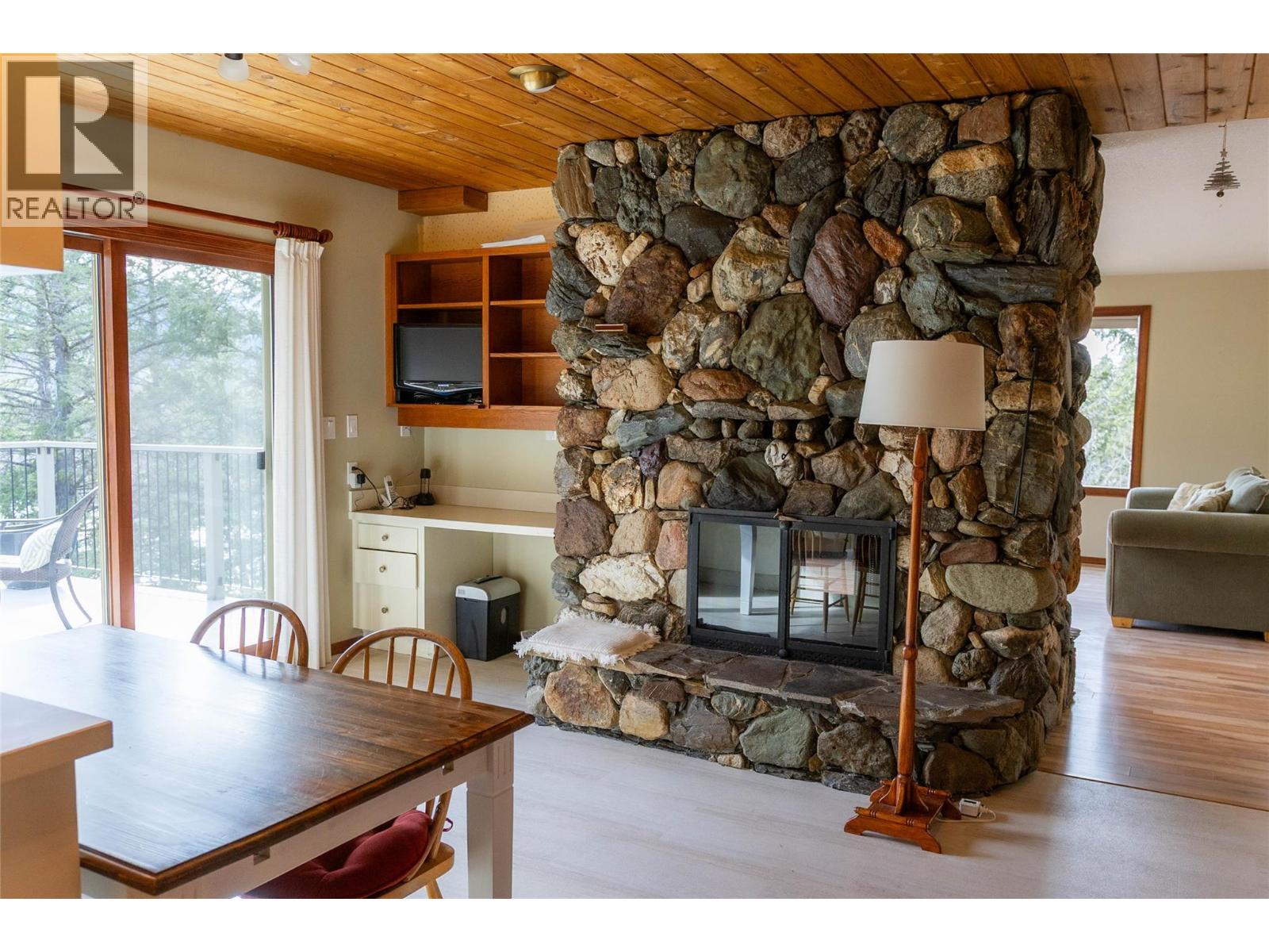 1920 Lakeview Drive, Kamloops, British Columbia  V0E 1Z1 - Photo 9 - 10383554