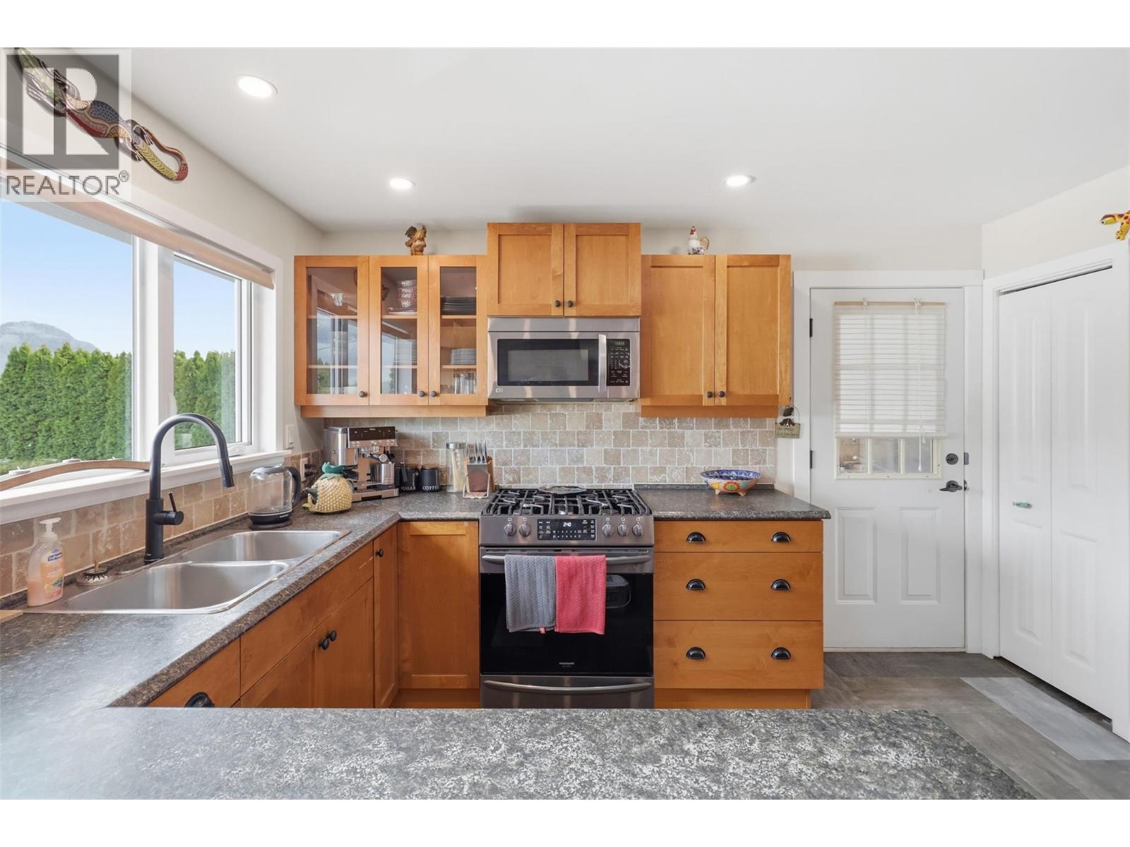 1893 Westsyde Road, Kamloops, British Columbia  V2B 7B9 - Photo 12 - 10383543