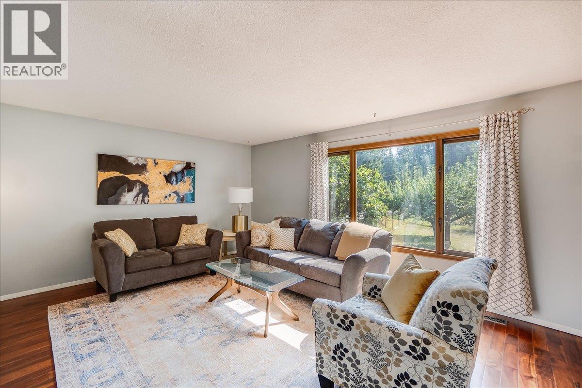 3710 Ladybird Road, Krestova, British Columbia  V0G 1H2 - Photo 12 - 10383433