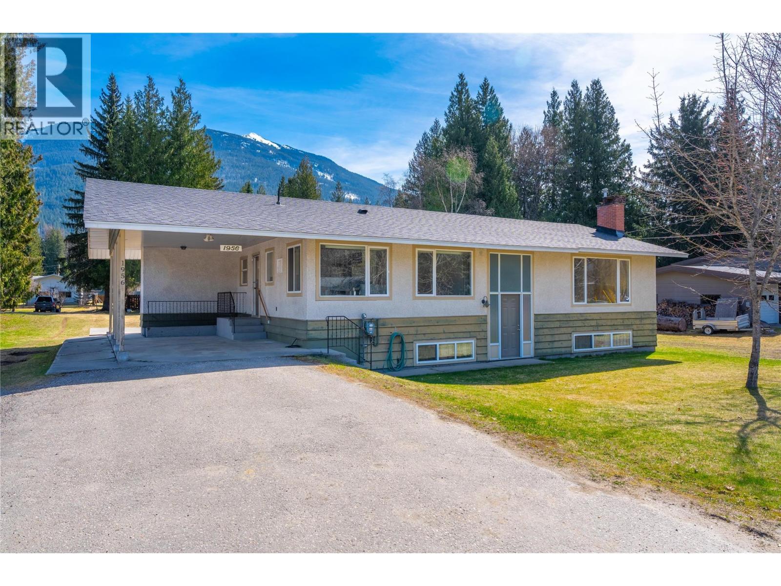 1956 Airport Way, Revelstoke, British Columbia  V0E 2S1 - Photo 1 - 10382333