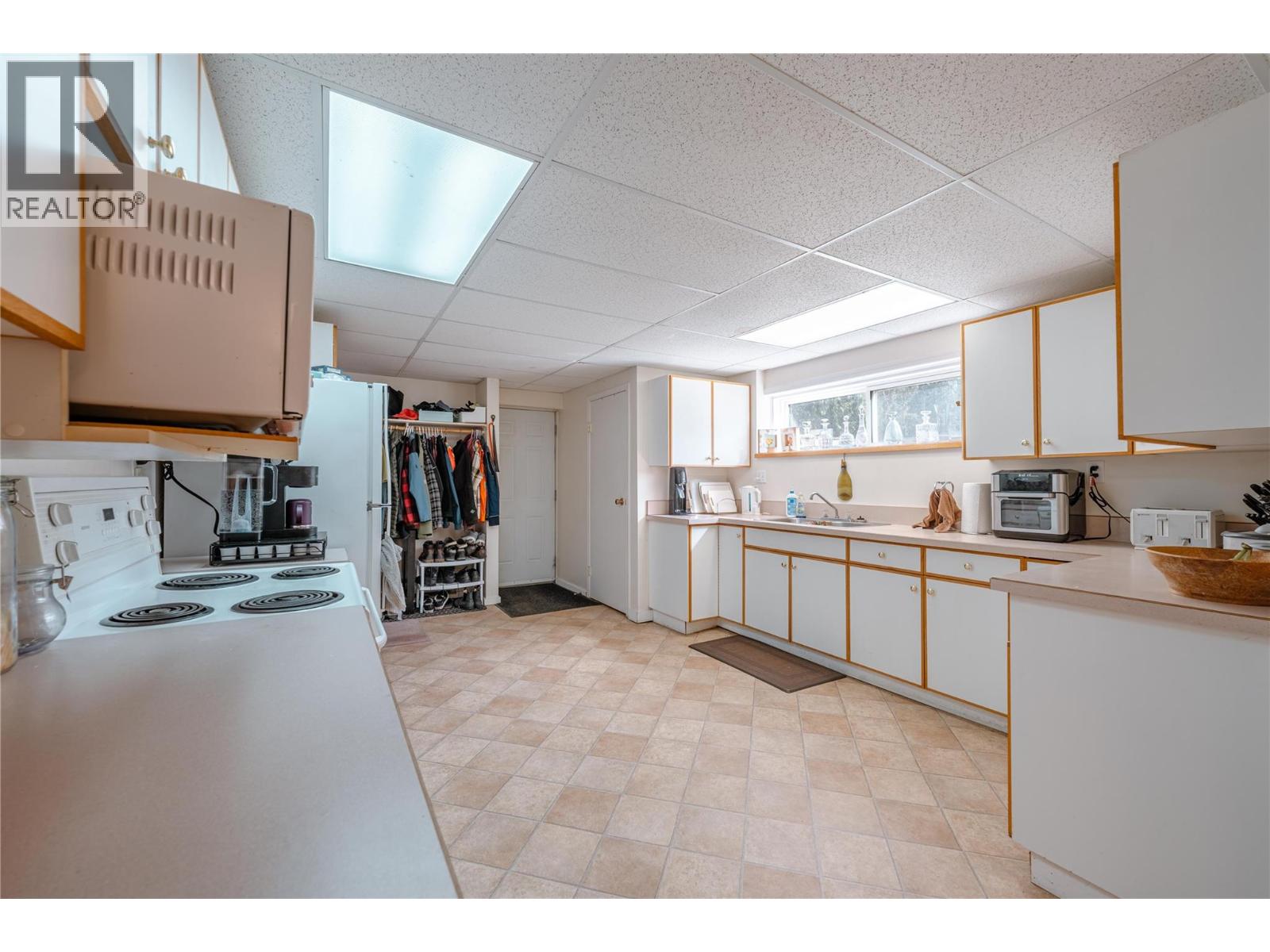 1956 Airport Way, Revelstoke, British Columbia  V0E 2S1 - Photo 11 - 10382333