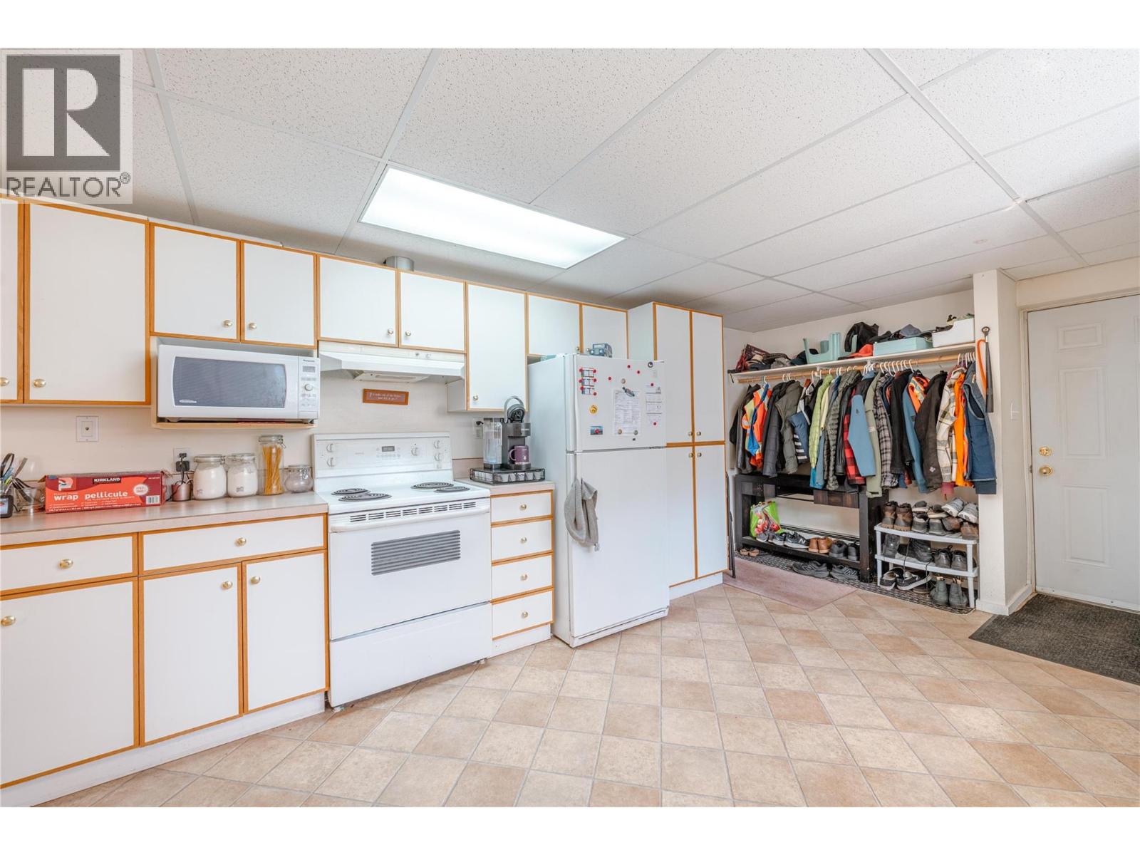 1956 Airport Way, Revelstoke, British Columbia  V0E 2S1 - Photo 12 - 10382333