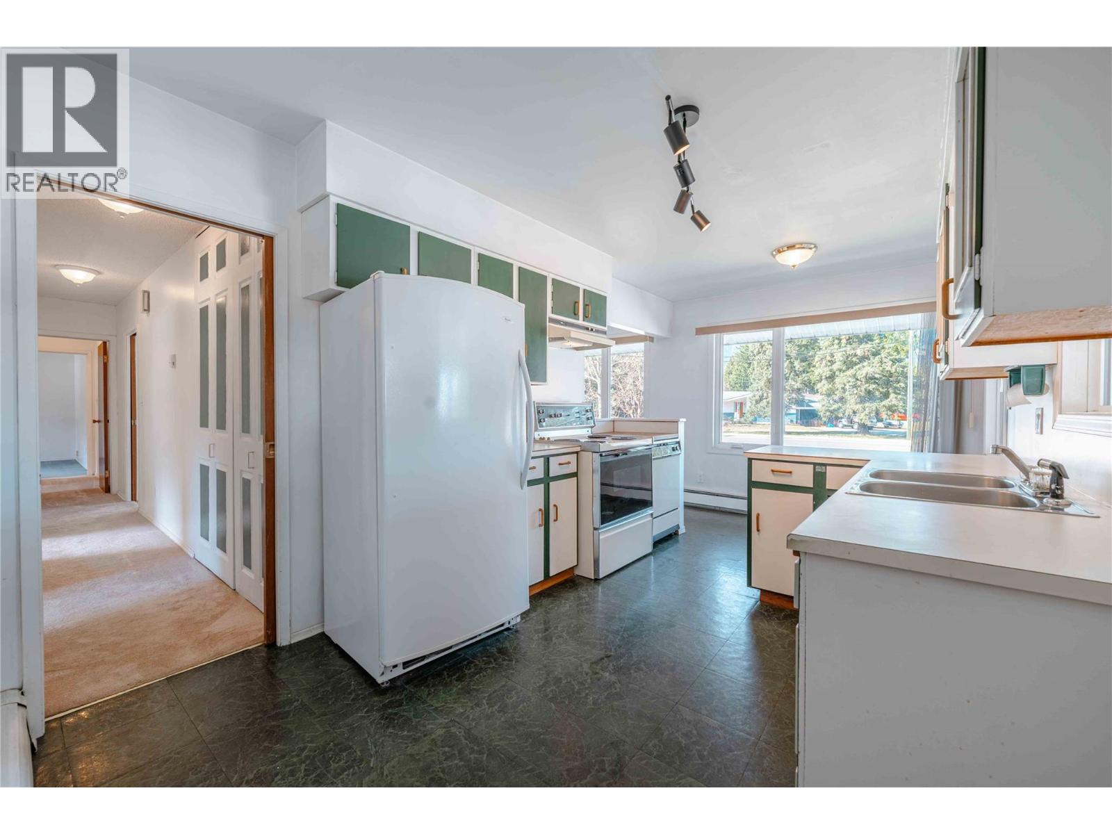 1956 Airport Way, Revelstoke, British Columbia  V0E 2S1 - Photo 37 - 10382333