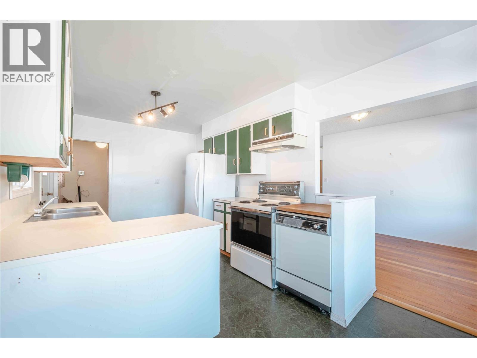 1956 Airport Way, Revelstoke, British Columbia  V0E 2S1 - Photo 40 - 10382333