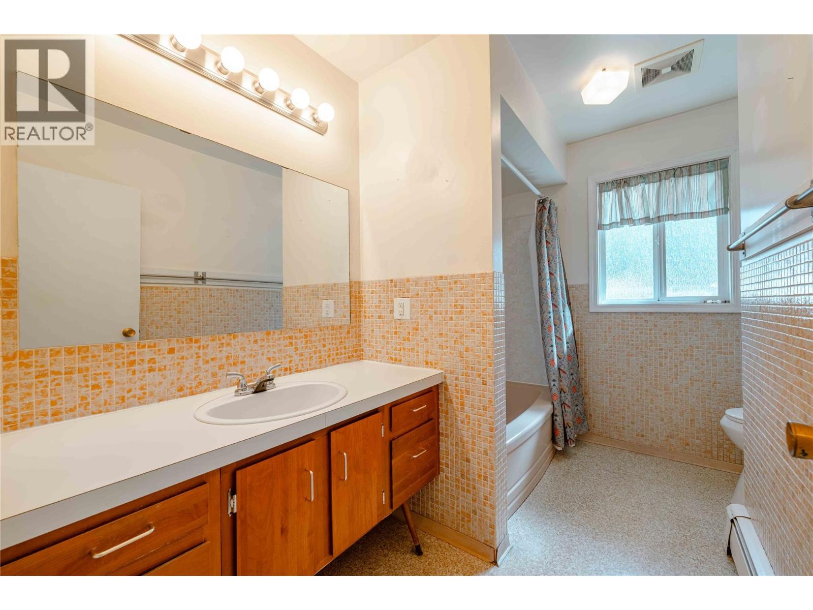 1956 Airport Way, Revelstoke, British Columbia  V0E 2S1 - Photo 41 - 10382333