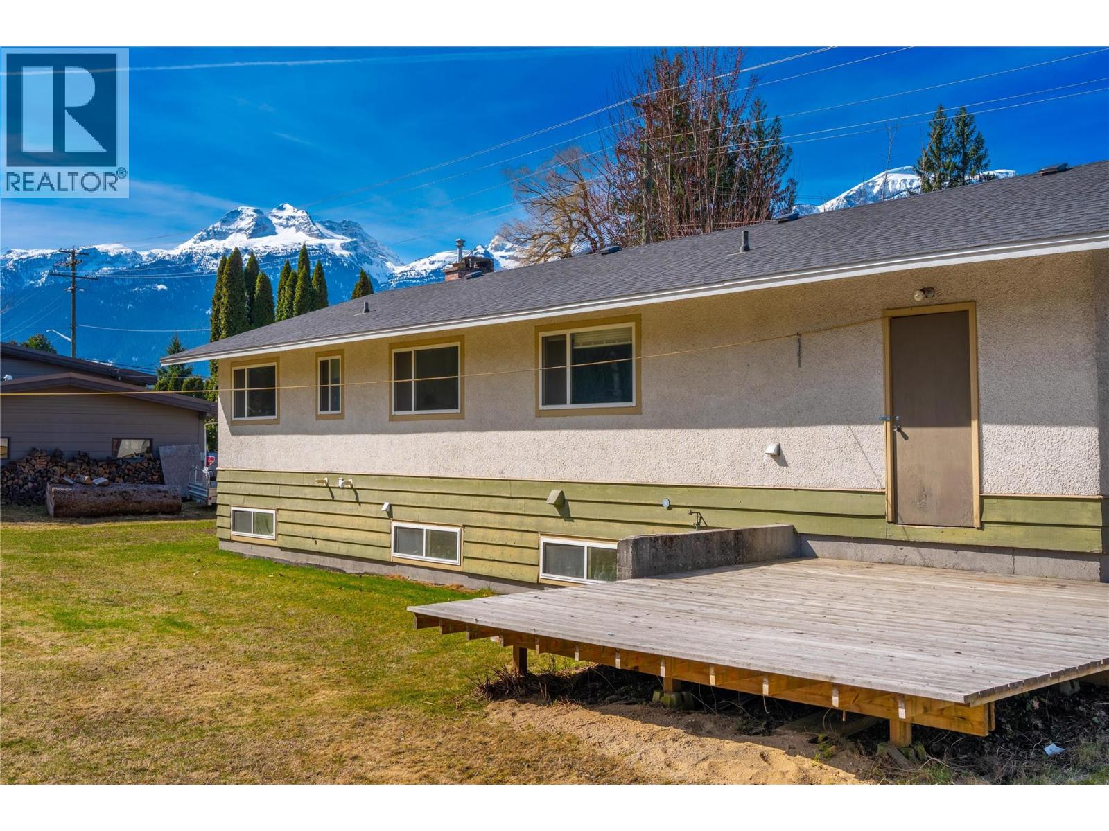 1956 Airport Way, Revelstoke, British Columbia  V0E 2S1 - Photo 7 - 10382333