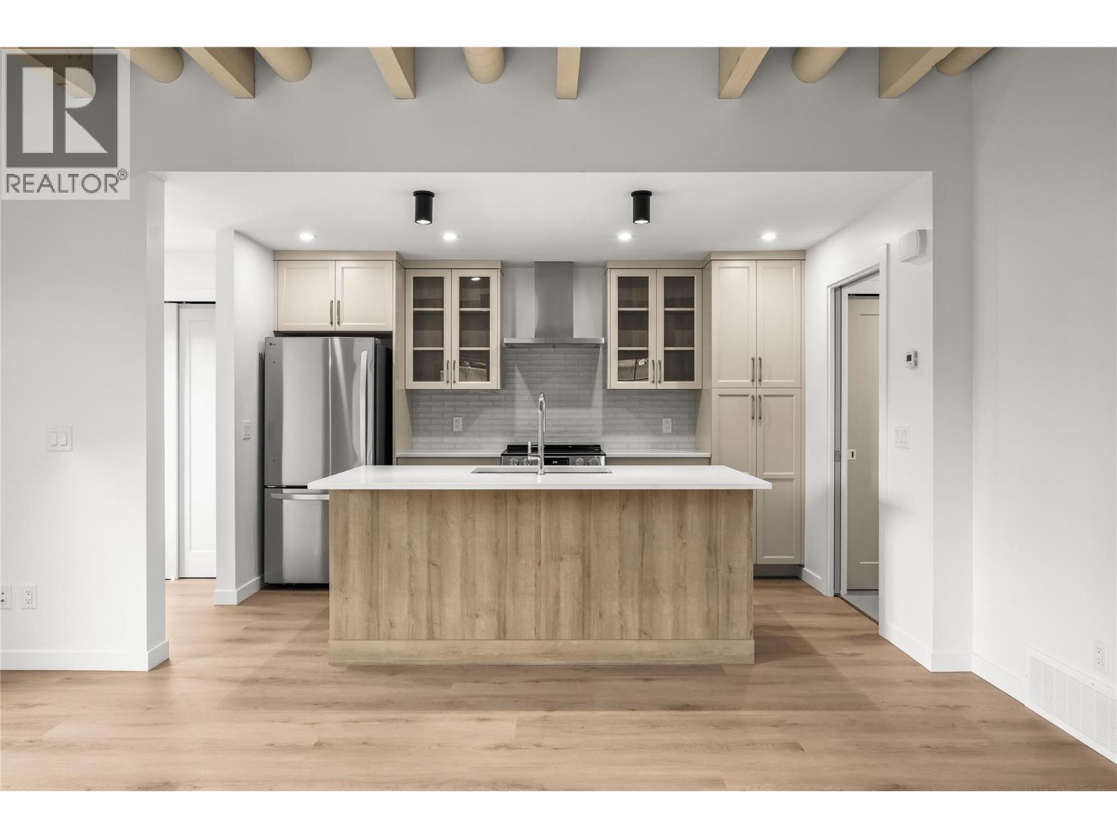 2957 Conlin Court Unit# 2, Kelowna, British Columbia  V1Y 7S7 - Photo 3 - 10383470