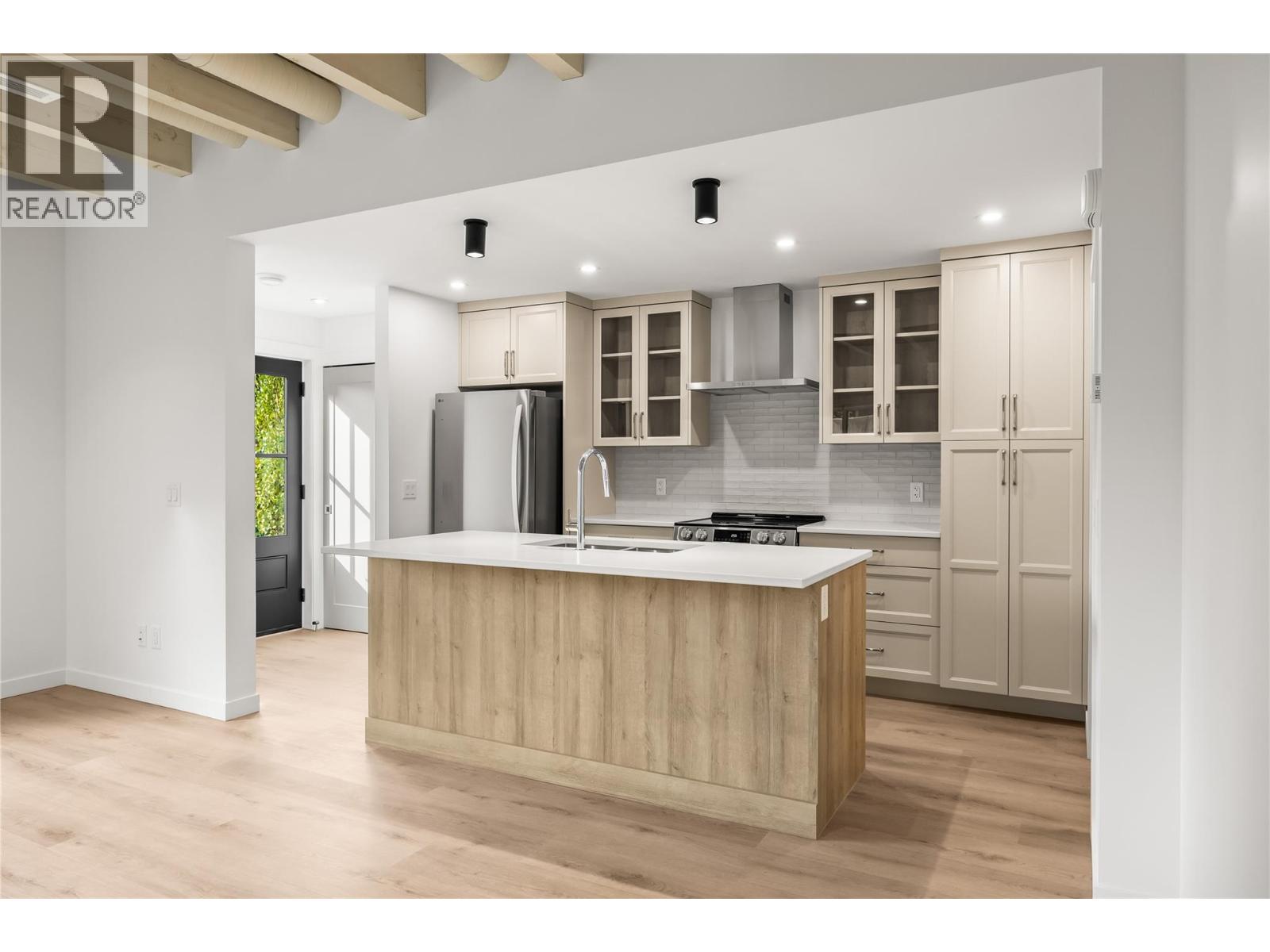 2957 Conlin Court Unit# 2, Kelowna, British Columbia  V1Y 7S7 - Photo 4 - 10383470