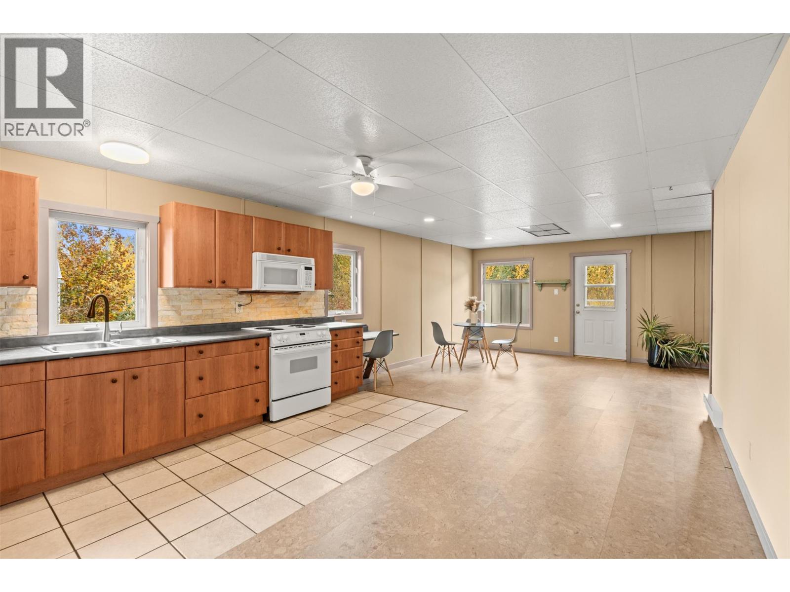 959 Enderby Mabel Lake Road Unit# 11, Enderby, British Columbia  V4Y 4K7 - Photo 6 - 10366837