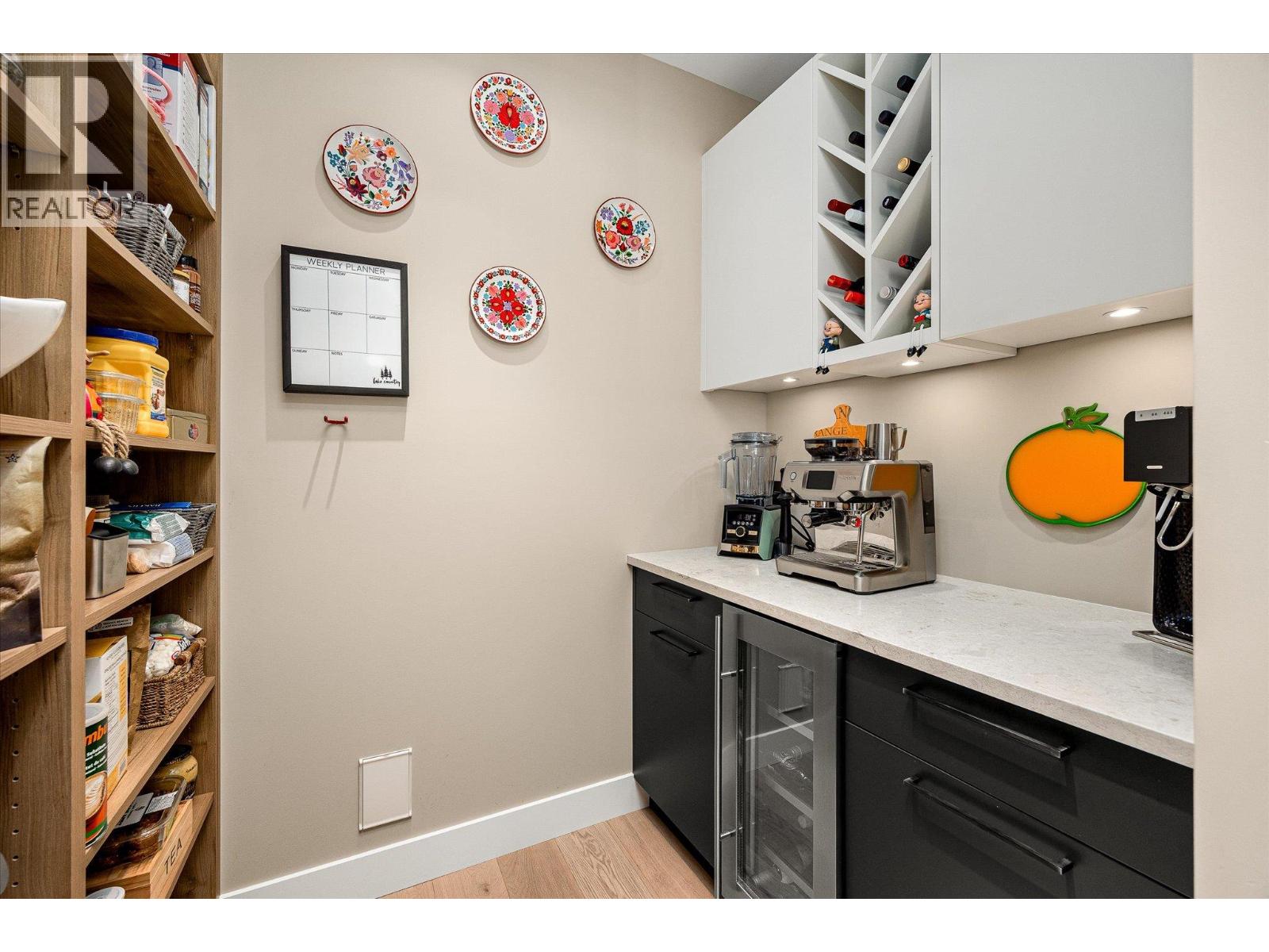 9814 Beacon Hill Crescent, Lake Country, British Columbia  V4V 0A9 - Photo 10 - 10383608