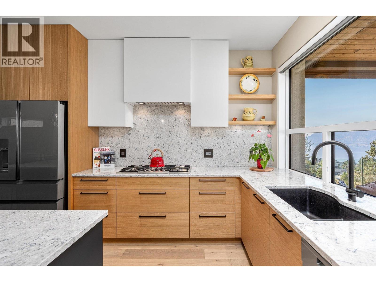 9814 Beacon Hill Crescent, Lake Country, British Columbia  V4V 0A9 - Photo 7 - 10383608