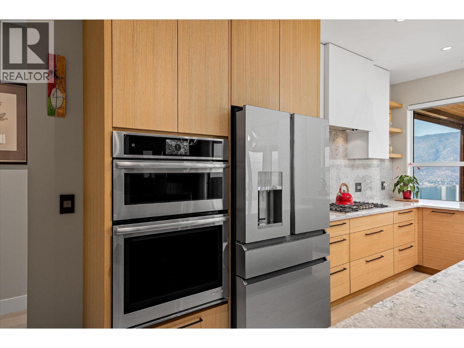 9814 Beacon Hill Crescent, Lake Country, British Columbia  V4V 0A9 - Photo 8 - 10383608