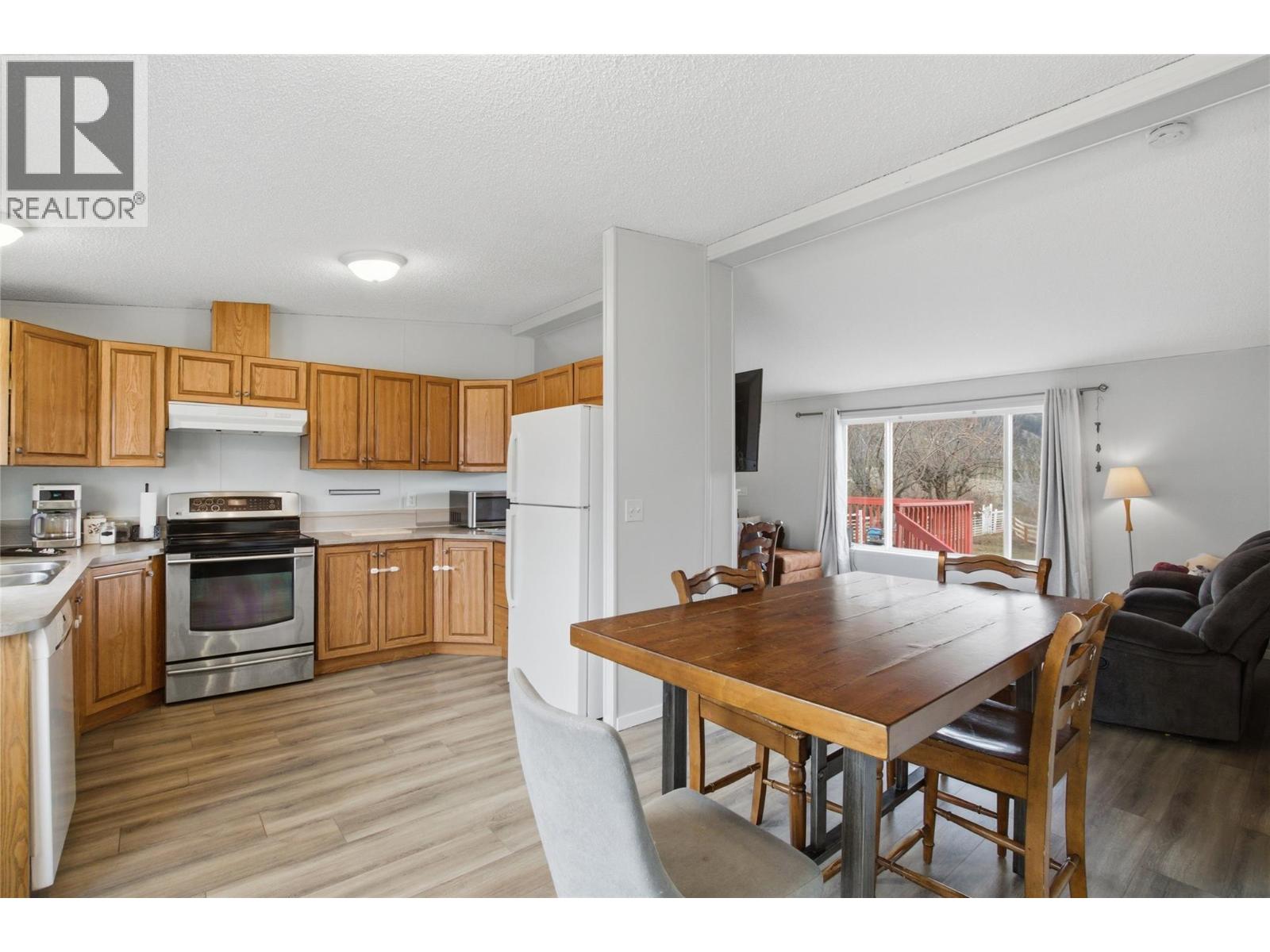 779 Klahanie Drive, Kamloops, British Columbia  V2C 5R1 - Photo 3 - 10383775