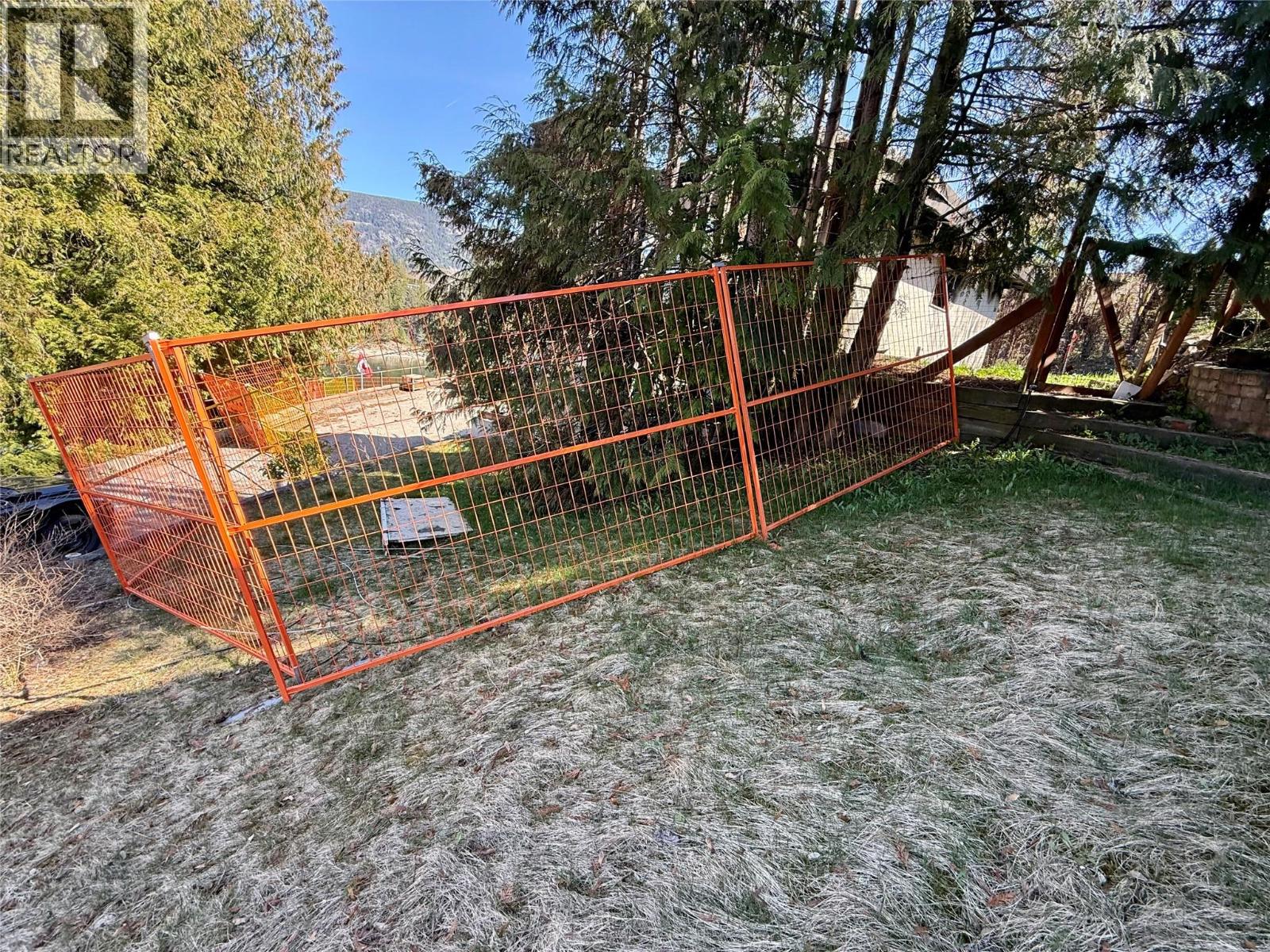 604 11th Street, Castlegar, British Columbia  V1N 2J9 - Photo 17 - 10383672