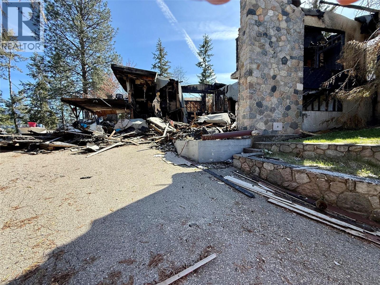 604 11th Street, Castlegar, British Columbia  V1N 2J9 - Photo 4 - 10383672