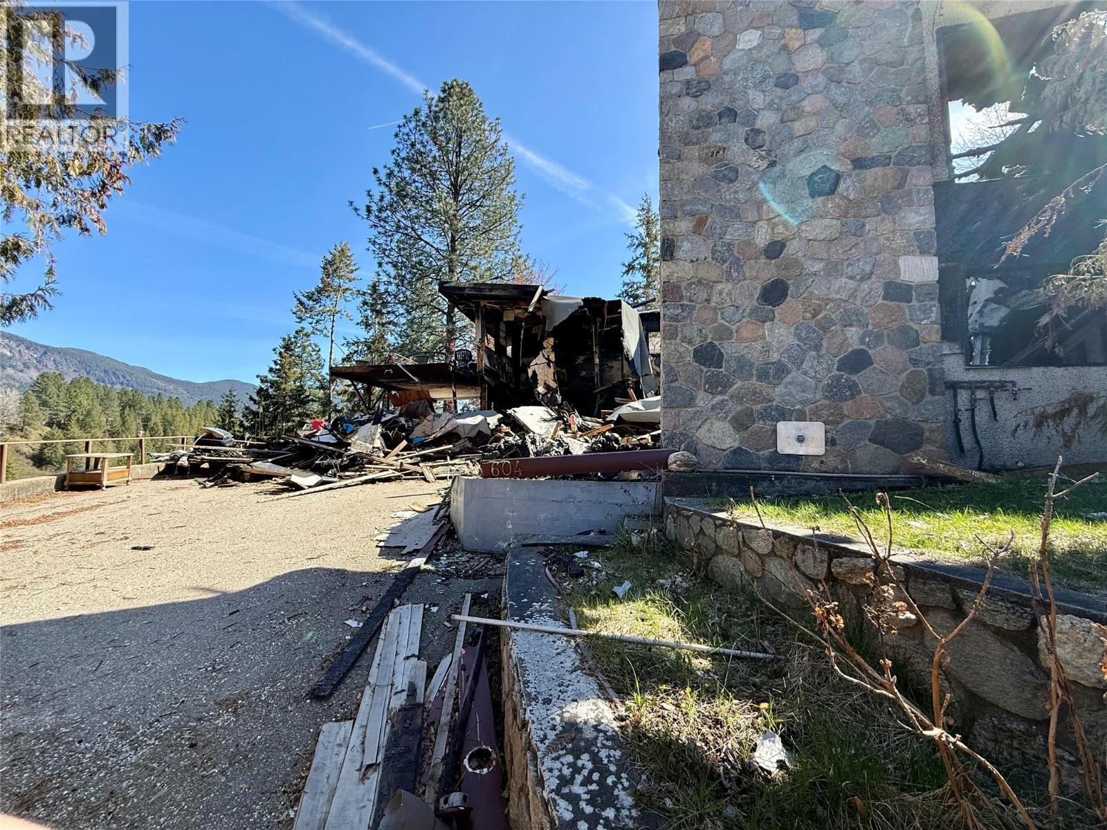 604 11th Street, Castlegar, British Columbia  V1N 2J9 - Photo 5 - 10383672