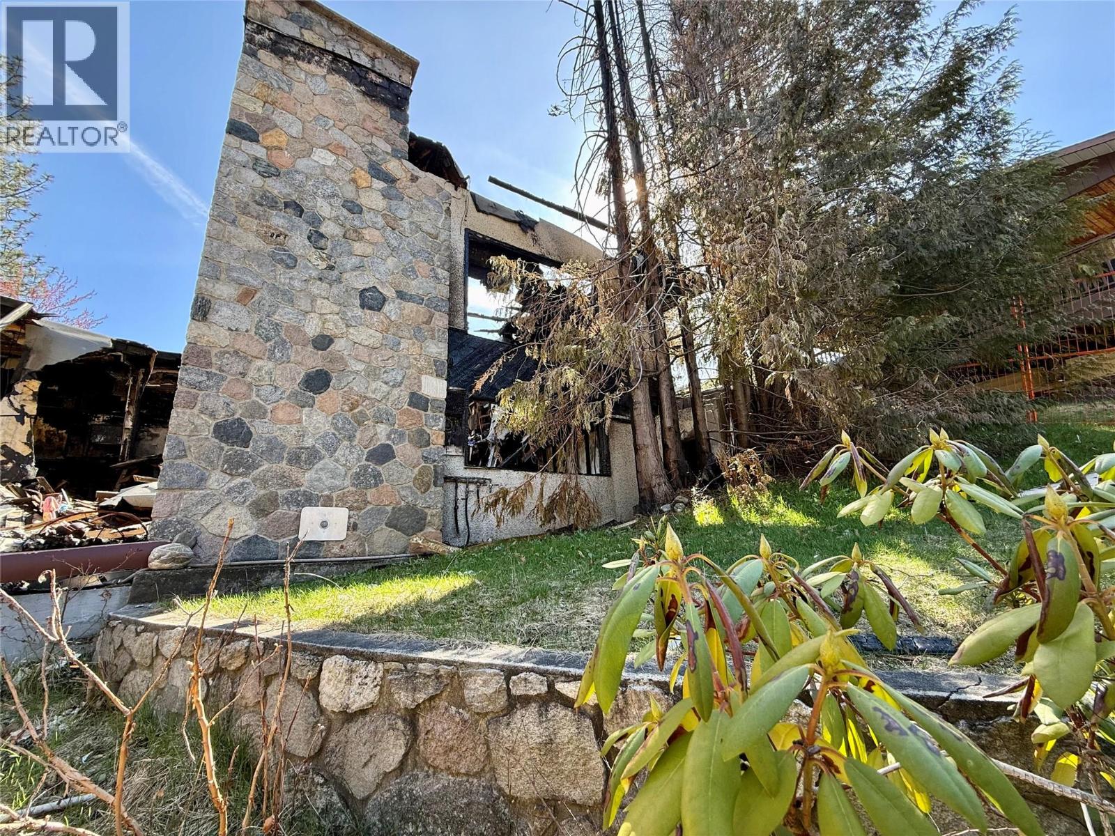 604 11th Street, Castlegar, British Columbia  V1N 2J9 - Photo 6 - 10383672